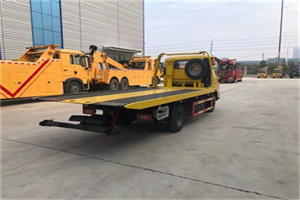 玉山非事故拖车